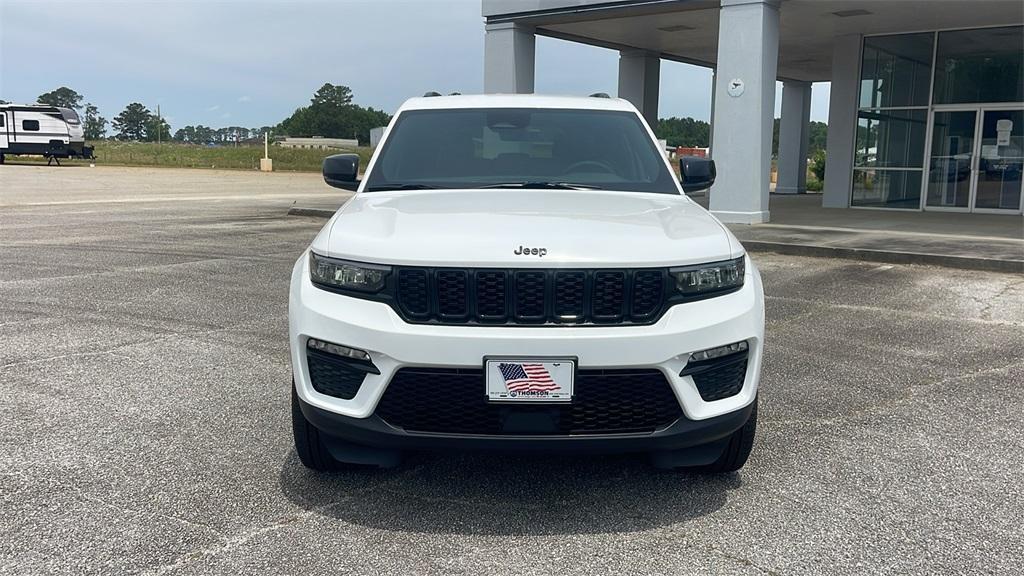 new 2025 Jeep Grand Cherokee car, priced at $43,870