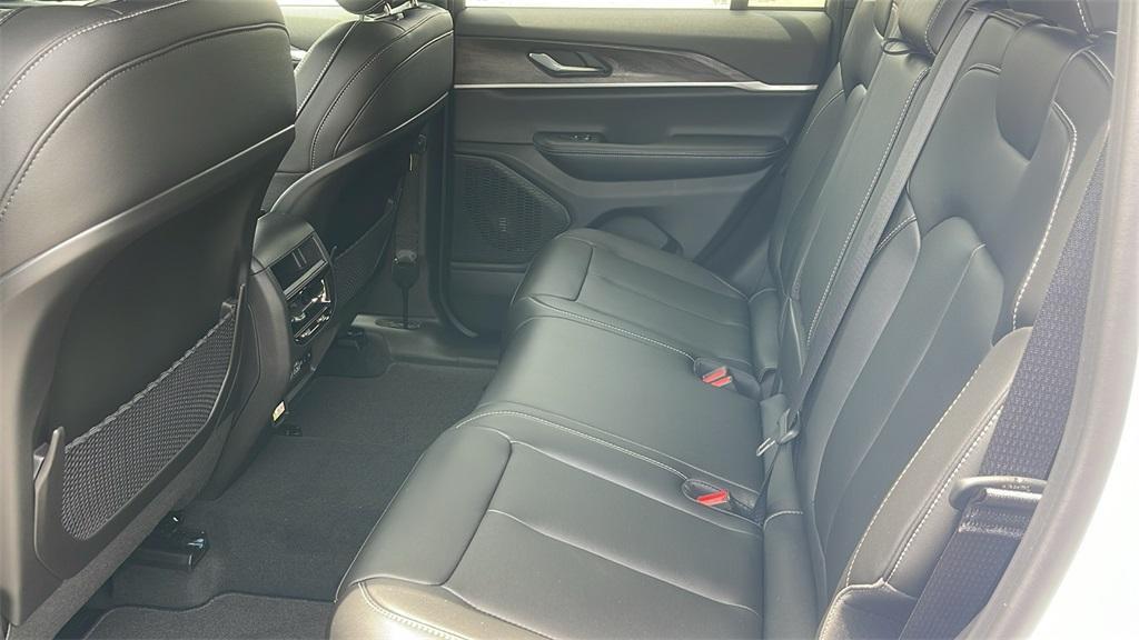 new 2025 Jeep Grand Cherokee car, priced at $43,870