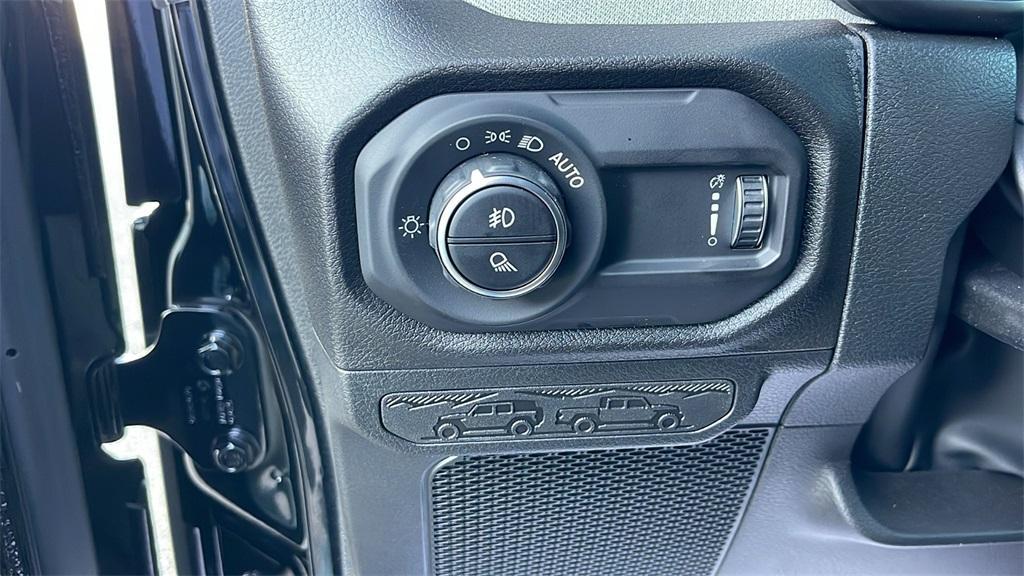 new 2025 Jeep Gladiator car, priced at $40,500