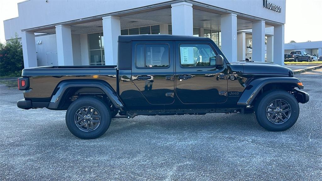 new 2025 Jeep Gladiator car, priced at $40,500