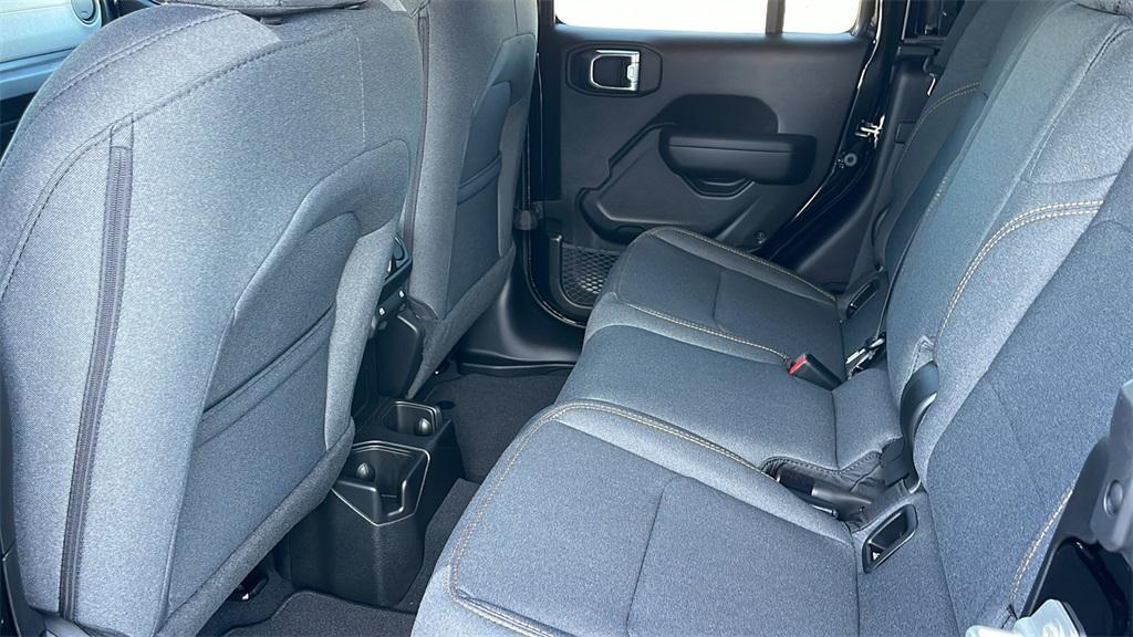 new 2025 Jeep Gladiator car, priced at $40,500