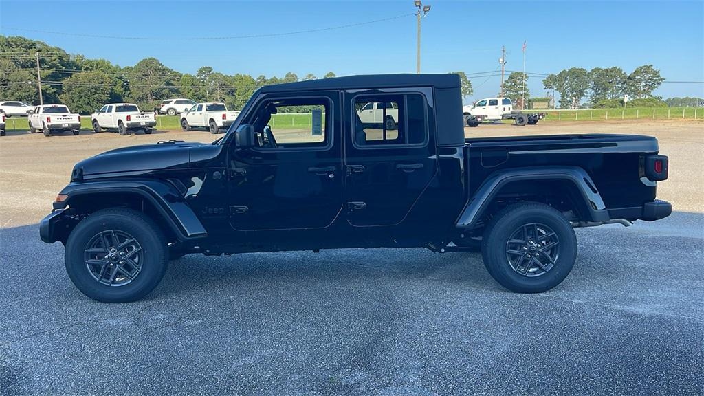 new 2025 Jeep Gladiator car, priced at $40,500