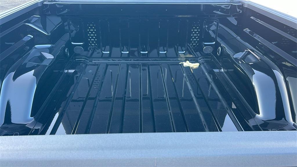new 2025 Jeep Gladiator car, priced at $40,500