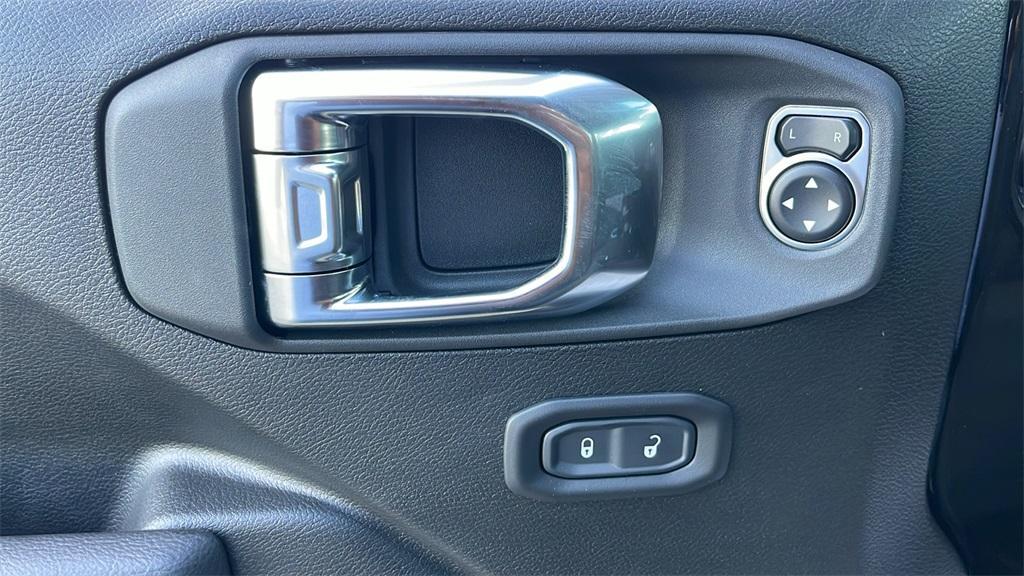 new 2025 Jeep Gladiator car, priced at $40,500