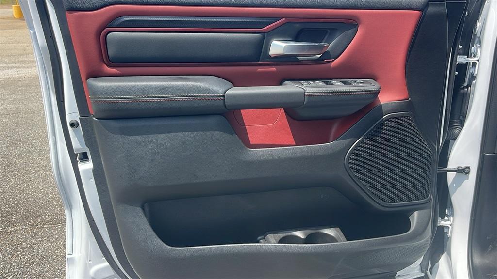 new 2025 Ram 1500 car, priced at $59,990