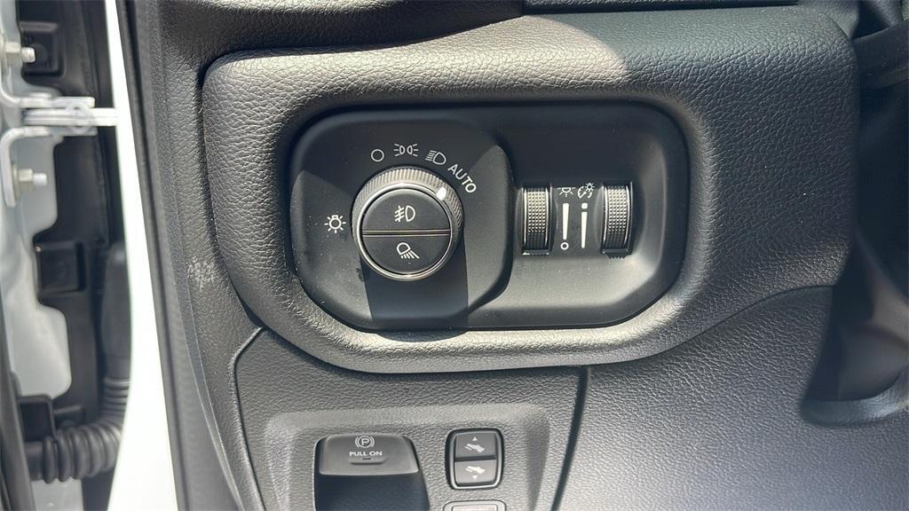 new 2025 Ram 1500 car, priced at $59,990