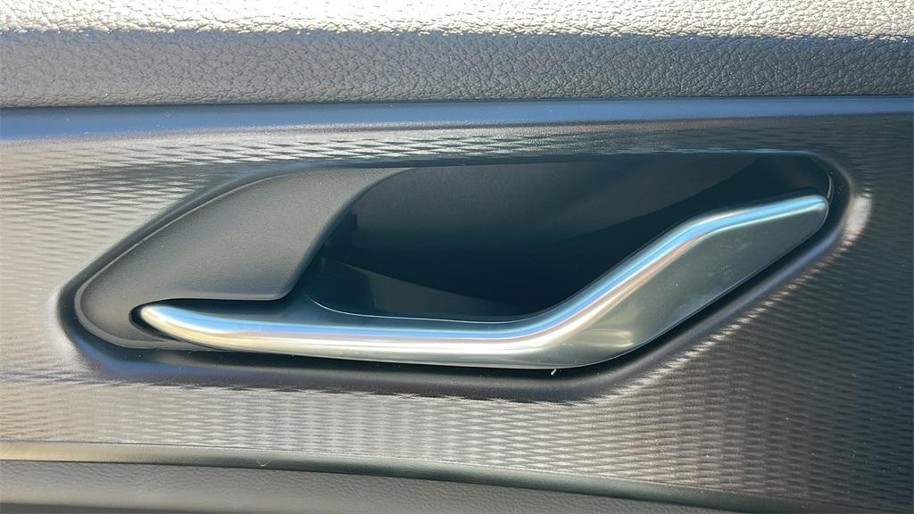 new 2025 Jeep Grand Cherokee car, priced at $37,998