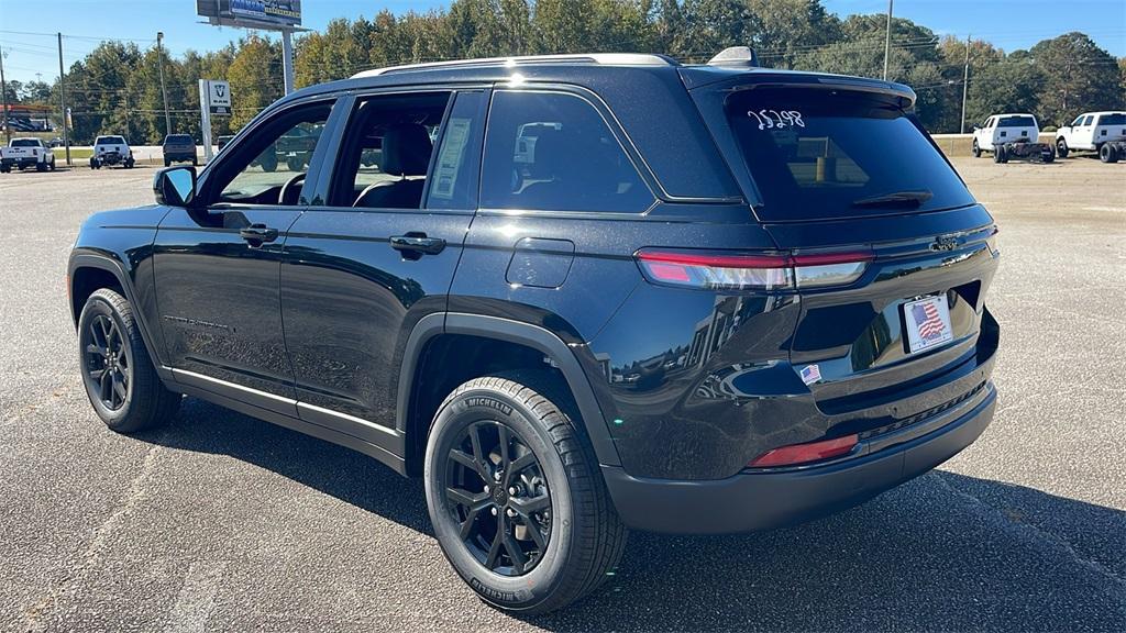 new 2025 Jeep Grand Cherokee car, priced at $37,998