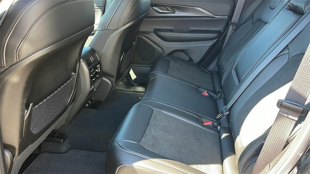 new 2025 Jeep Grand Cherokee car, priced at $37,998