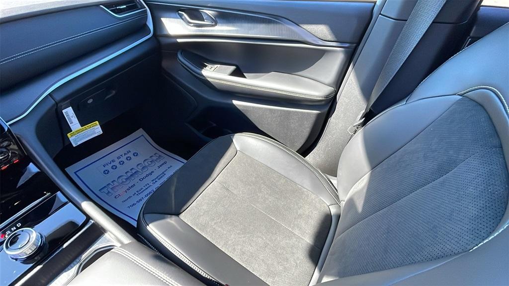 new 2025 Jeep Grand Cherokee car, priced at $37,998