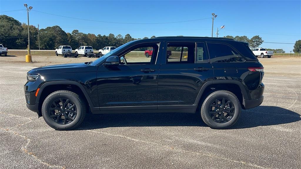 new 2025 Jeep Grand Cherokee car, priced at $37,998