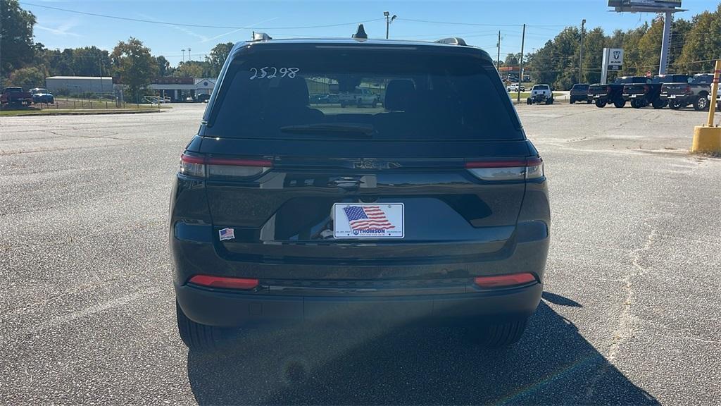 new 2025 Jeep Grand Cherokee car, priced at $37,998