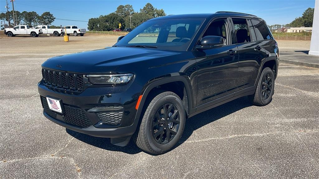 new 2025 Jeep Grand Cherokee car, priced at $37,998