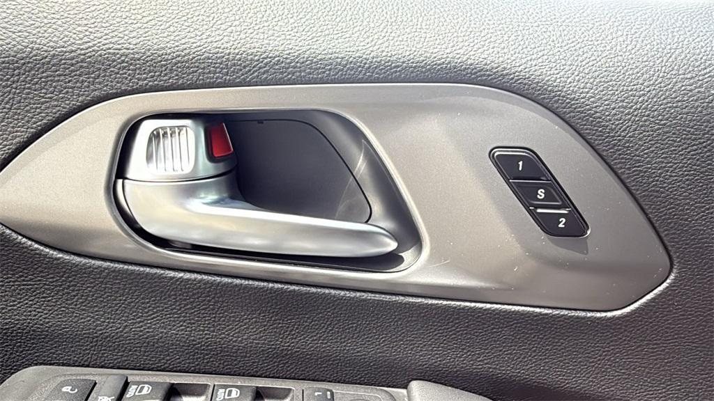 new 2025 Chrysler Pacifica car, priced at $38,450