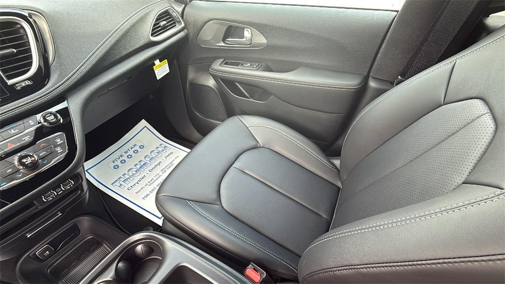 new 2025 Chrysler Pacifica car, priced at $38,450