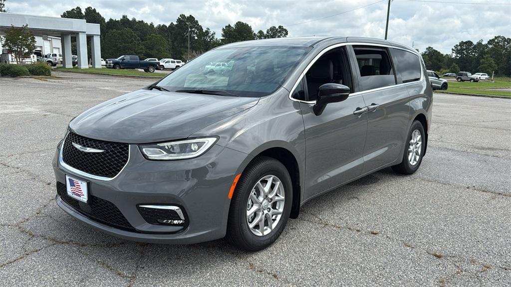 new 2025 Chrysler Pacifica car, priced at $38,450
