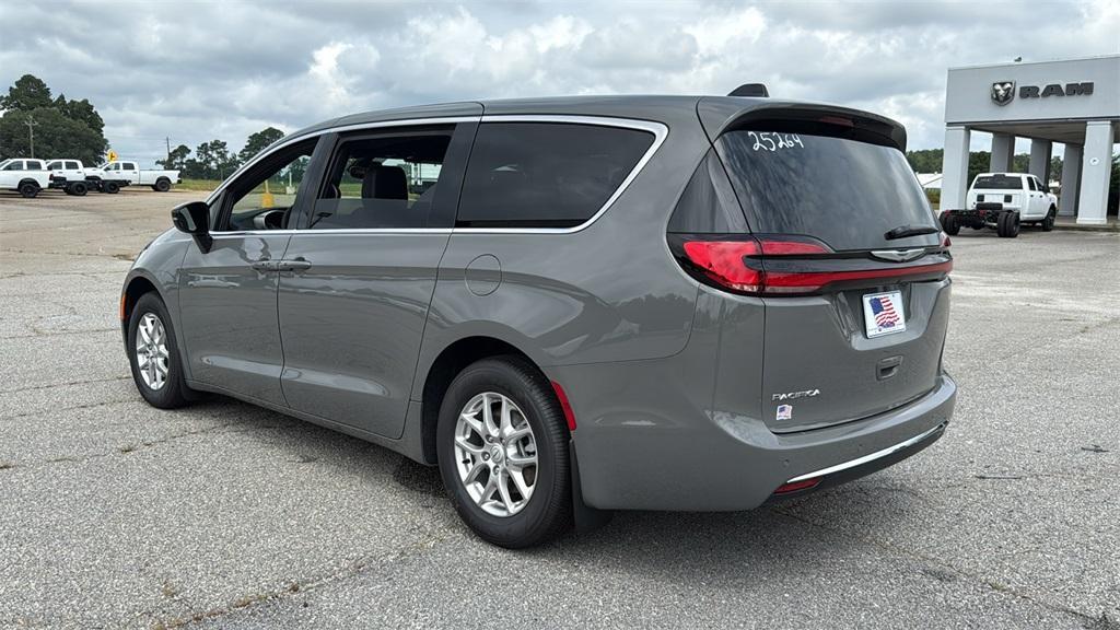 new 2025 Chrysler Pacifica car, priced at $38,450