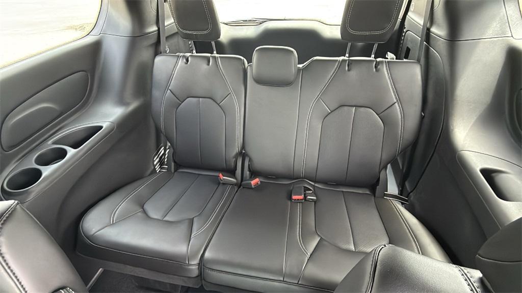 new 2025 Chrysler Pacifica car, priced at $38,450