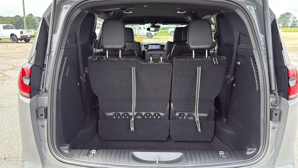 new 2025 Chrysler Pacifica car, priced at $38,450