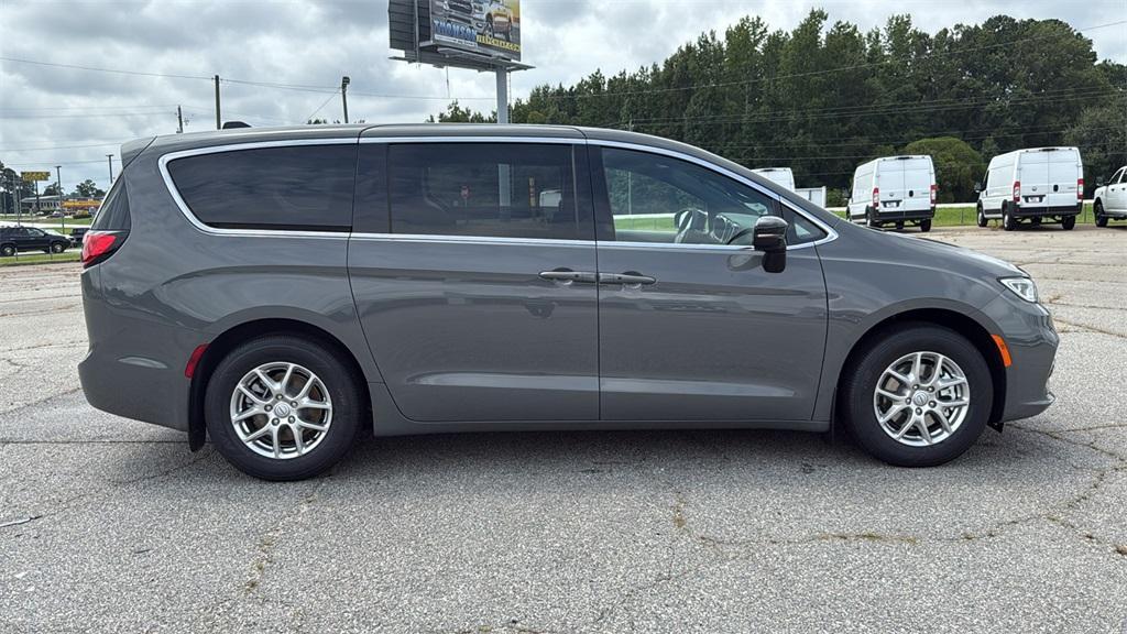 new 2025 Chrysler Pacifica car, priced at $38,450