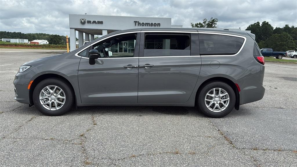 new 2025 Chrysler Pacifica car, priced at $38,450