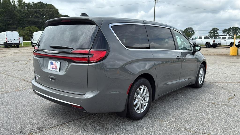new 2025 Chrysler Pacifica car, priced at $38,450