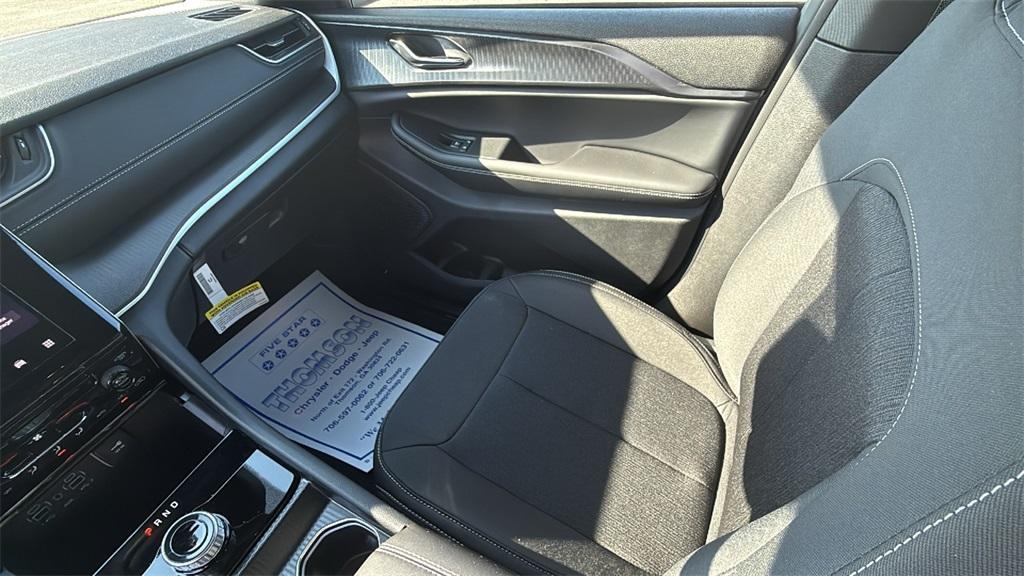 new 2025 Jeep Grand Cherokee car, priced at $34,970