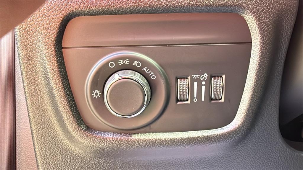 new 2025 Jeep Grand Cherokee car, priced at $34,970