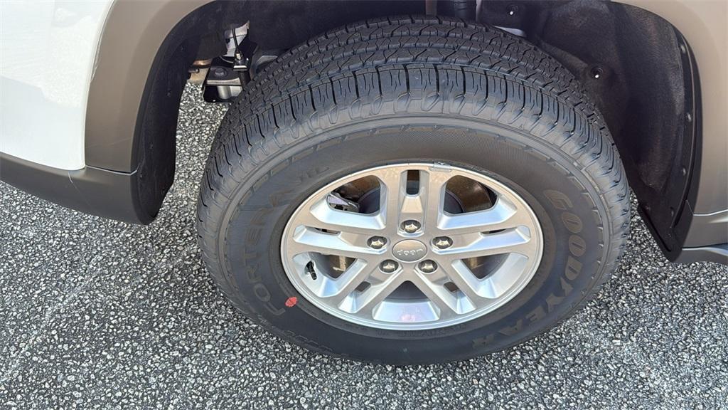 new 2025 Jeep Grand Cherokee car, priced at $34,970