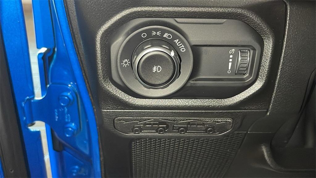 new 2025 Jeep Wrangler car, priced at $47,271