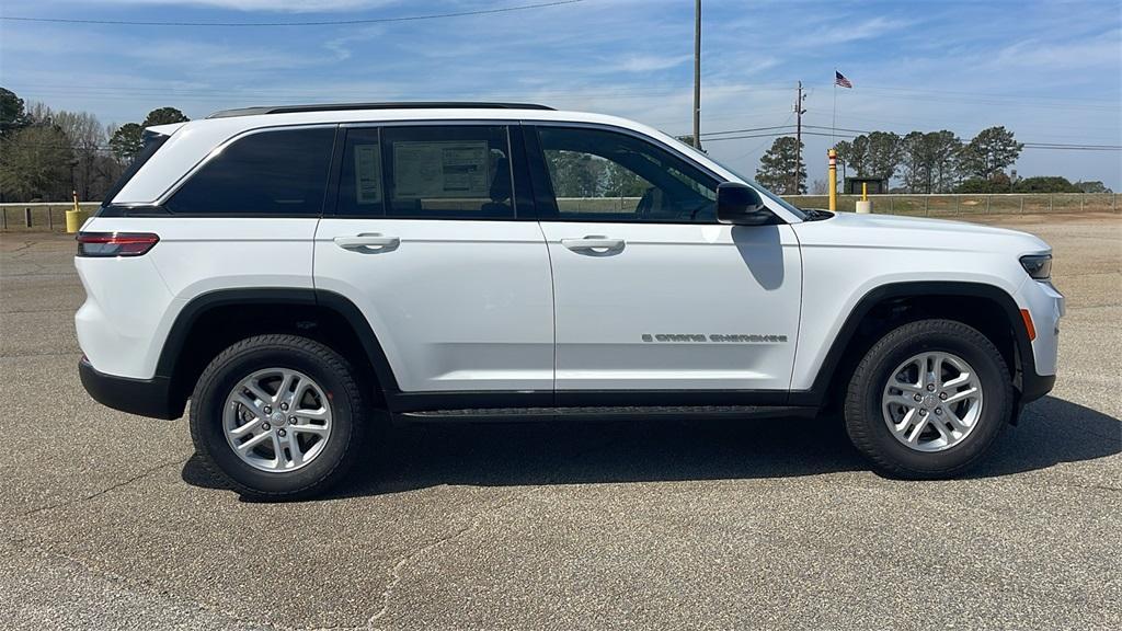 new 2025 Jeep Grand Cherokee car, priced at $35,770