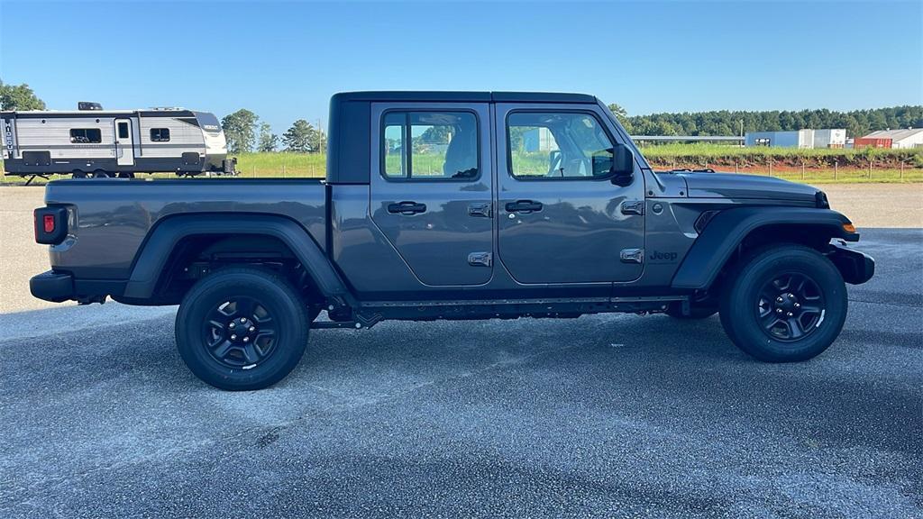 new 2025 Jeep Gladiator car, priced at $36,670