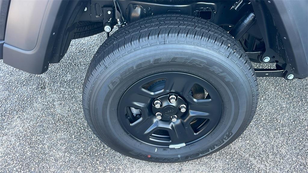 new 2025 Jeep Gladiator car, priced at $36,670