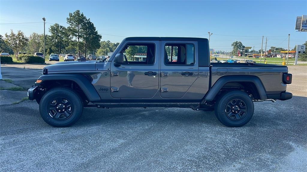 new 2025 Jeep Gladiator car, priced at $36,670