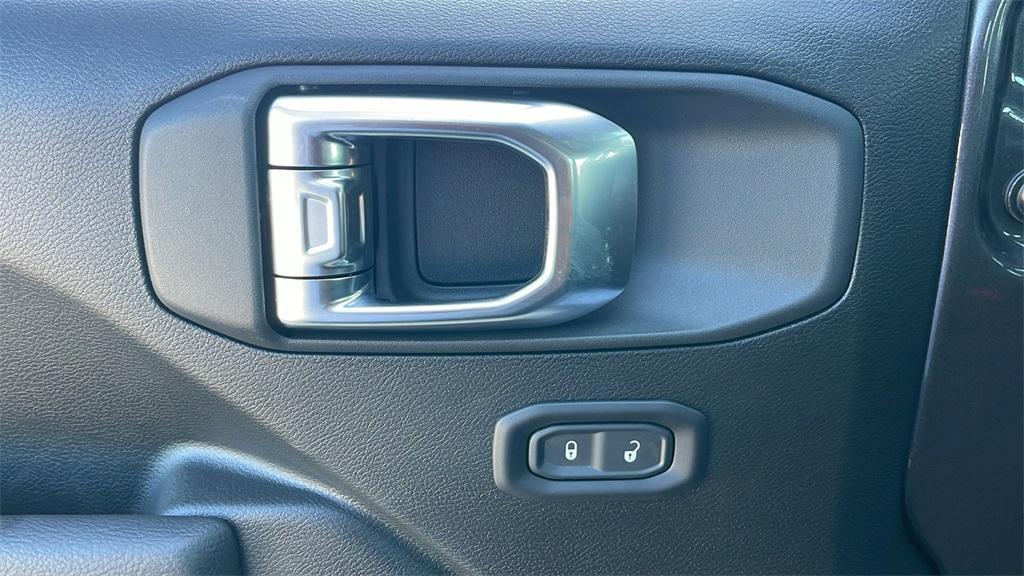 new 2025 Jeep Gladiator car, priced at $36,670