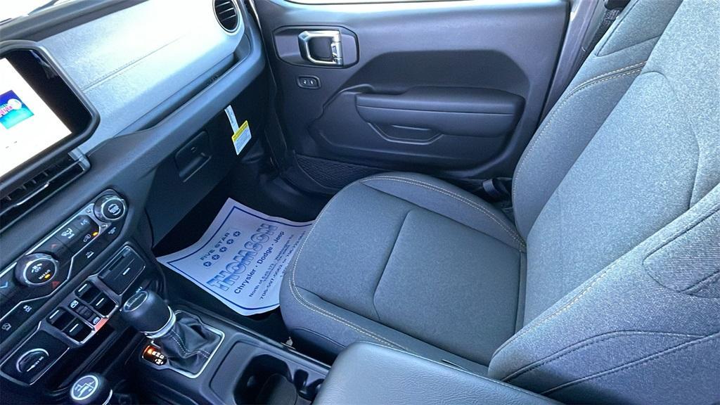 new 2025 Jeep Gladiator car, priced at $36,670