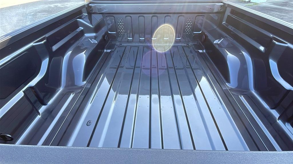 new 2025 Jeep Gladiator car, priced at $36,670