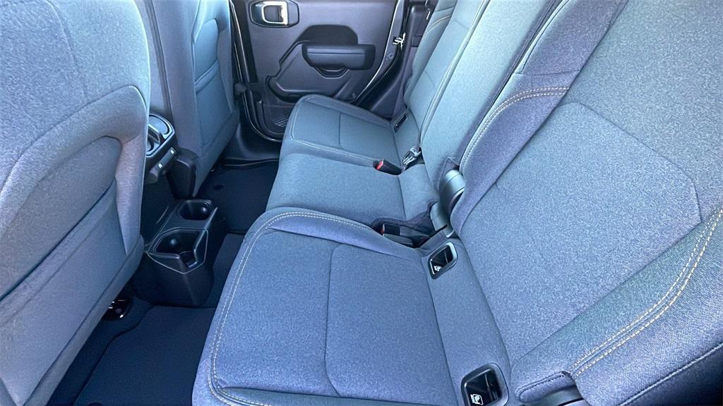 new 2025 Jeep Gladiator car, priced at $36,670