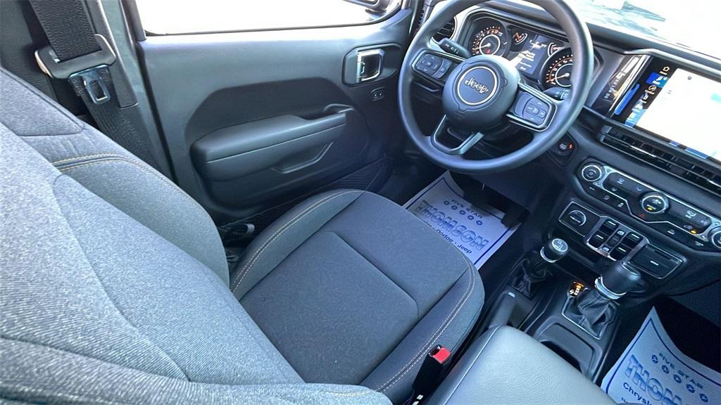 new 2025 Jeep Gladiator car, priced at $36,670