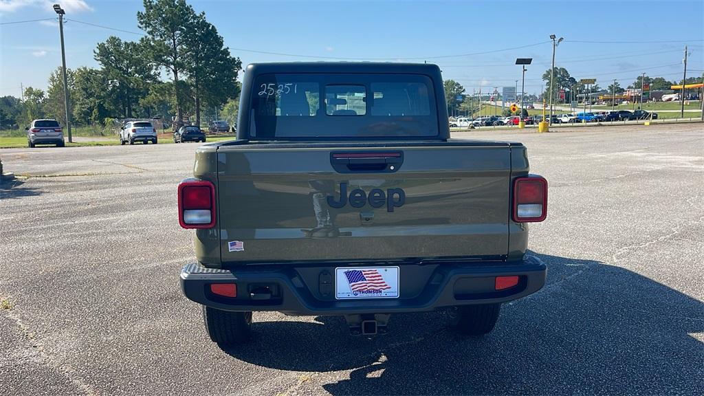 new 2025 Jeep Gladiator car, priced at $38,450