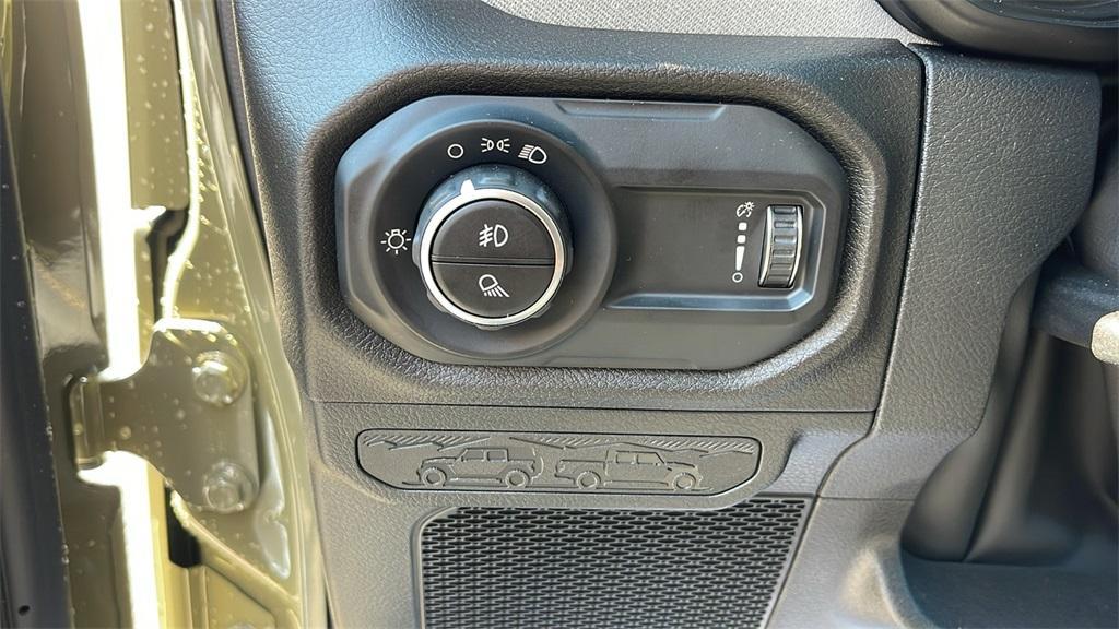 new 2025 Jeep Gladiator car, priced at $38,450