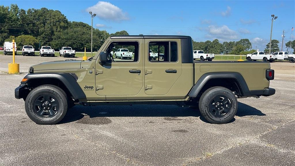 new 2025 Jeep Gladiator car, priced at $38,450