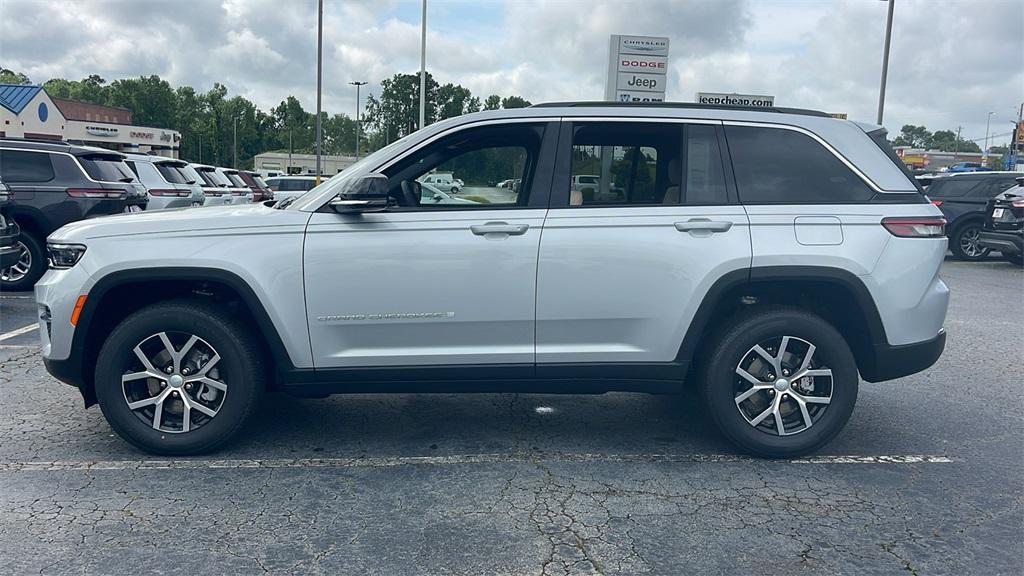 new 2025 Jeep Grand Cherokee car, priced at $43,200