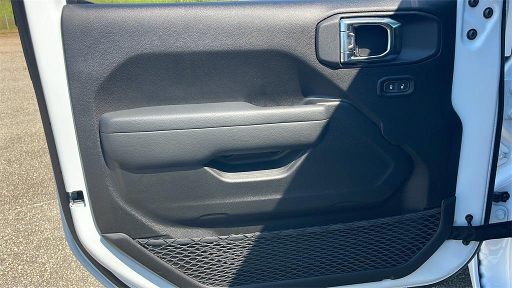 new 2025 Jeep Wrangler car, priced at $38,400