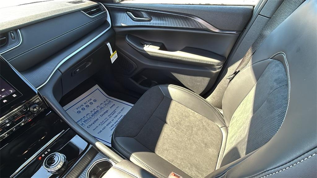 new 2025 Jeep Grand Cherokee L car, priced at $38,922