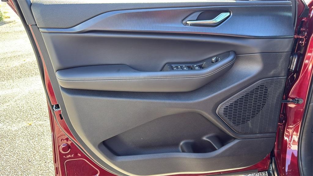 new 2025 Jeep Grand Cherokee L car, priced at $38,922