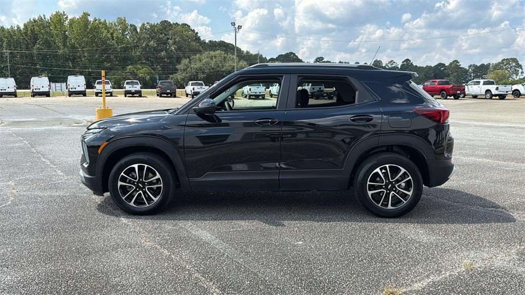 used 2025 Chevrolet TrailBlazer car, priced at $24,490