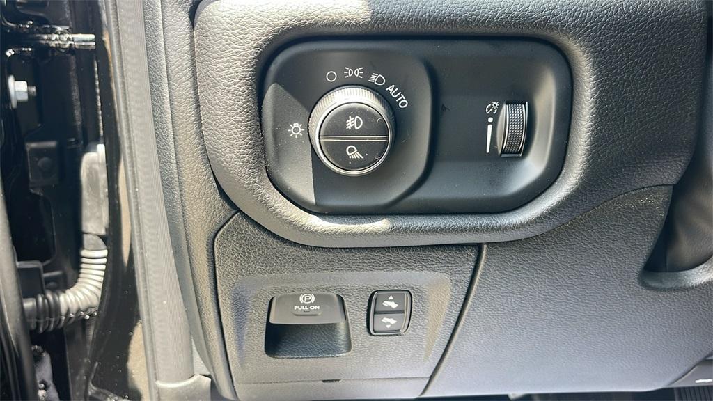 new 2025 Ram 1500 car, priced at $46,772