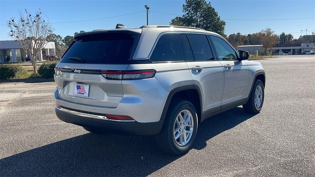 new 2025 Jeep Grand Cherokee car, priced at $33,372