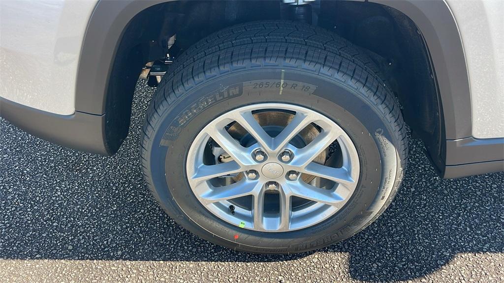 new 2025 Jeep Grand Cherokee car, priced at $33,372